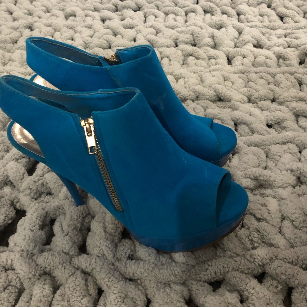 Heels - Picture 2 of 2